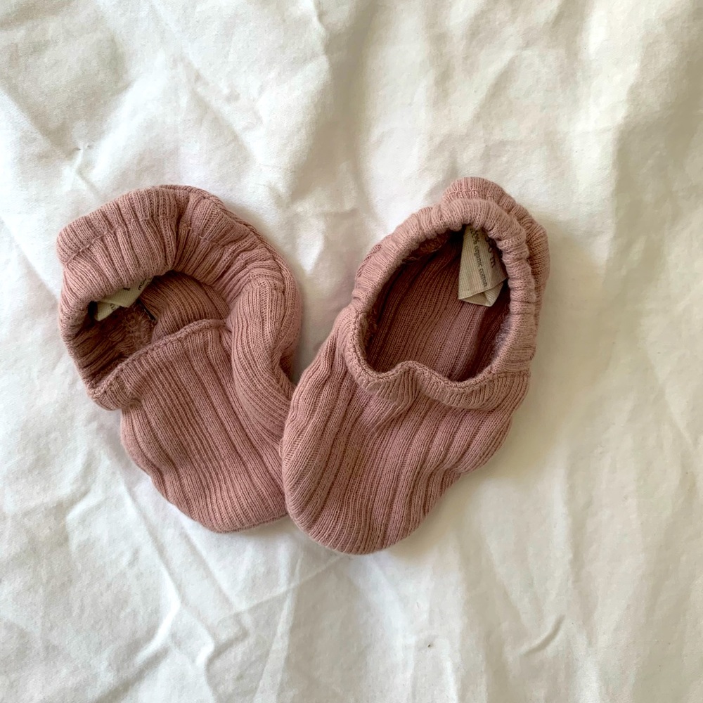 Purple baby booties organic cotton 3-6 months Kate Quinn